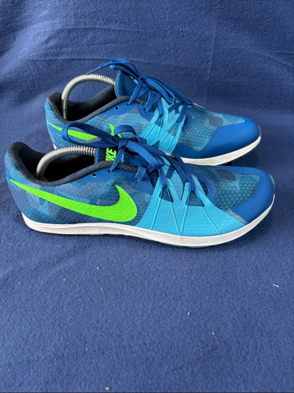 Nike Men's Blue Athletic Running Shoes with Green Swoosh‎